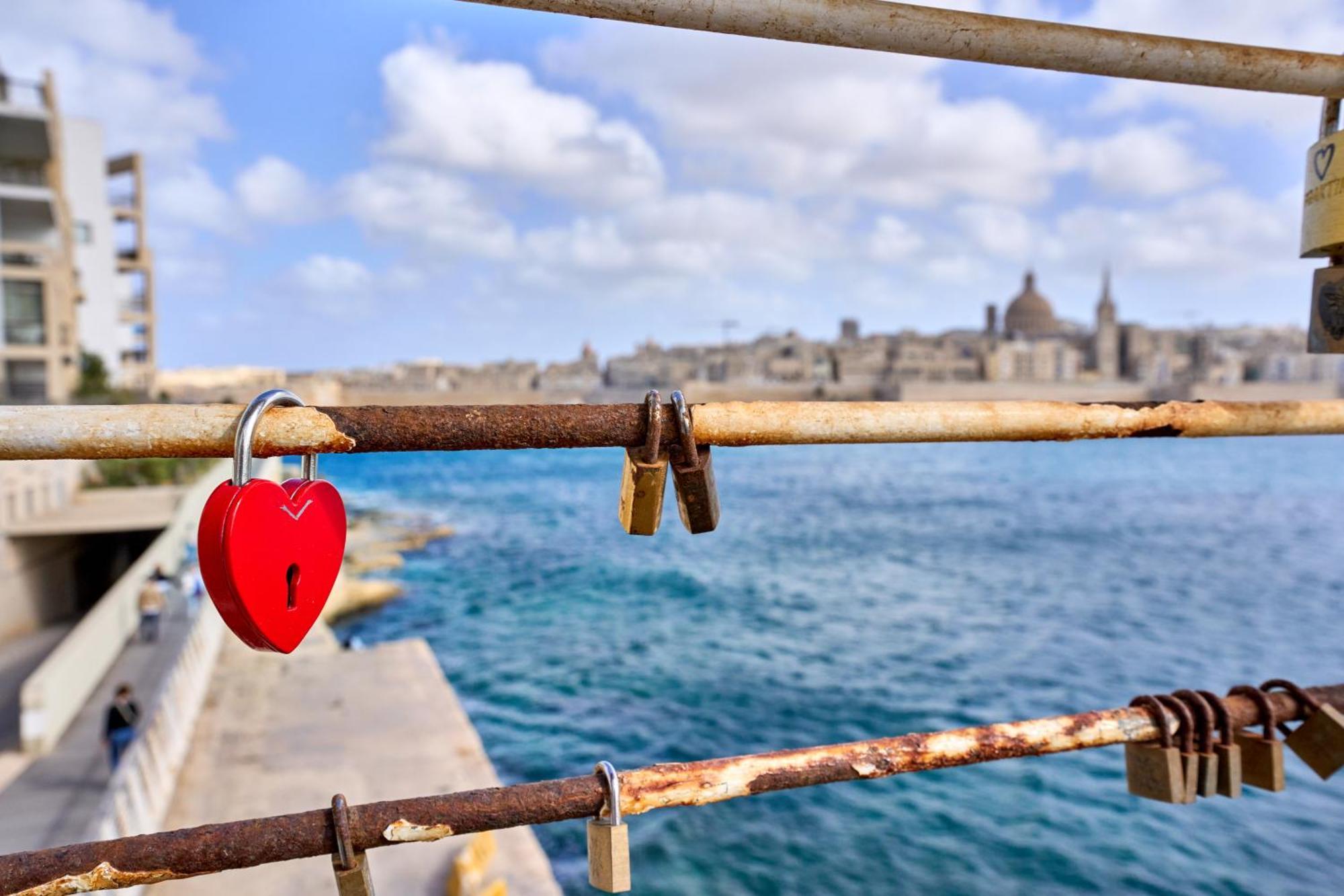Stylish Apartment In Tigne Point Sliema Luaran gambar
